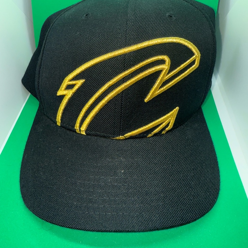 Mitchell Ness Cleveland Cavaliers Cavs Snapback Cap Black Gold Red Rare